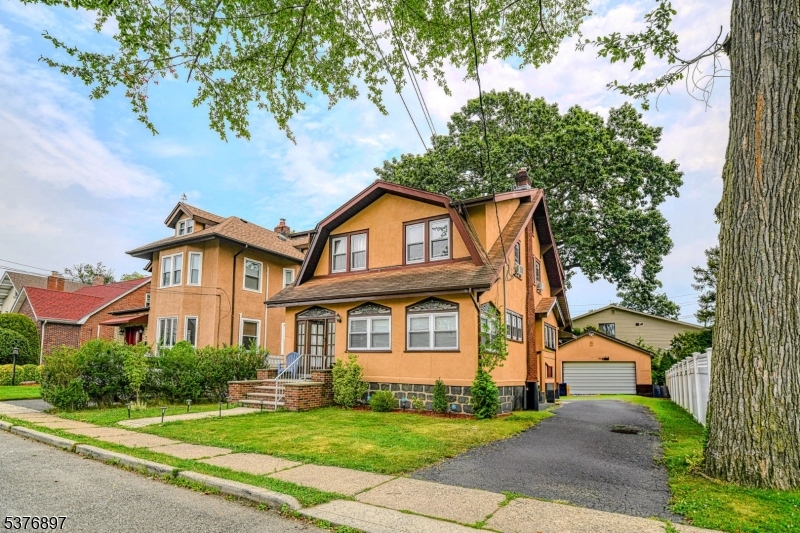 1128 Edgewood Ln