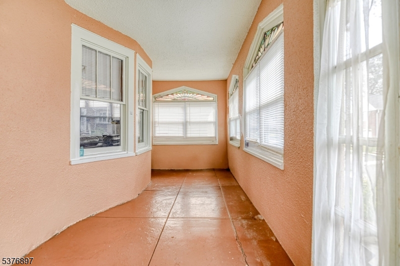 1128 Edgewood Ln