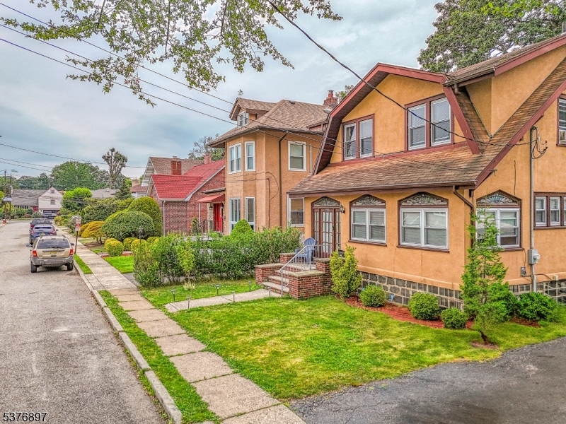 1128 Edgewood Ln