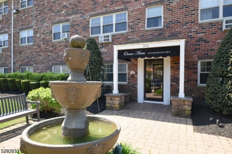 304 4th Ave Unit 212 212