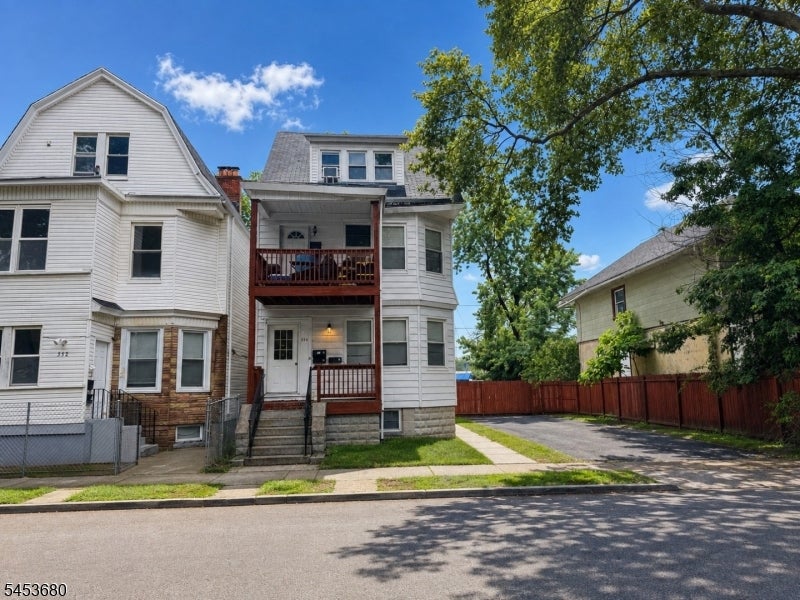 554 Norwood St
