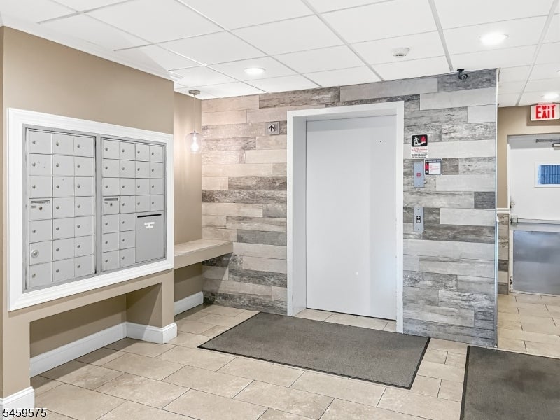 300 Park St 1F