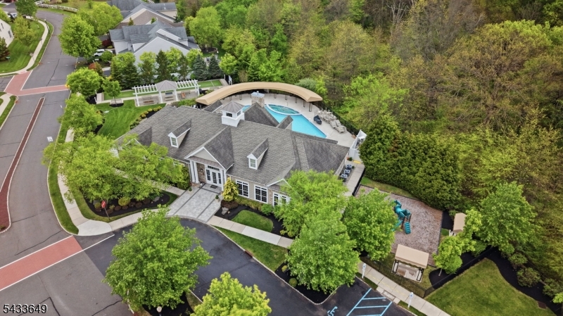 8 Van Cleef Dr