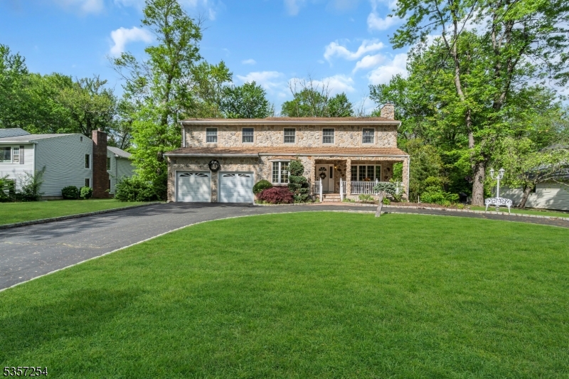 30 Robbins Ave