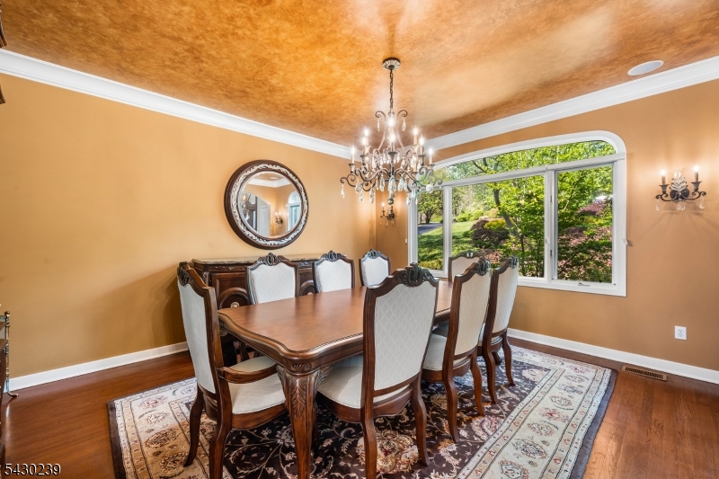 7 Heath Dr