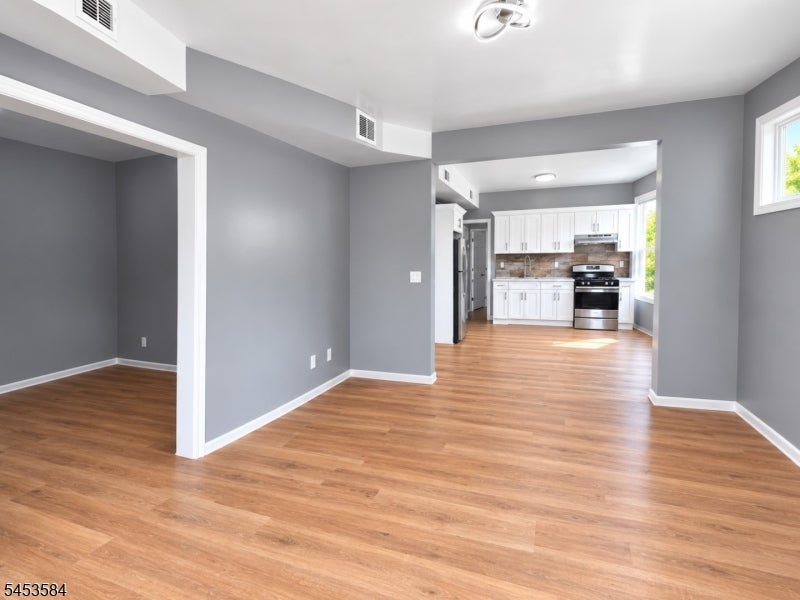 93 Hopkins Pl