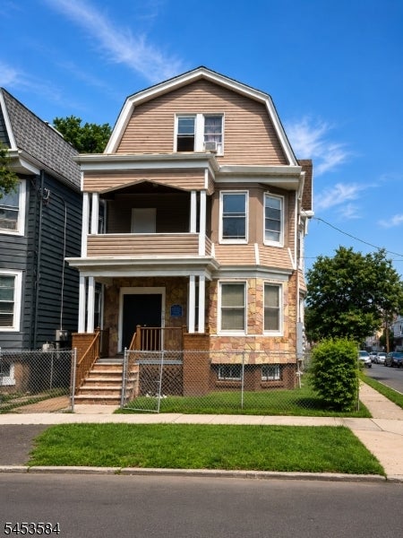 93 Hopkins Pl