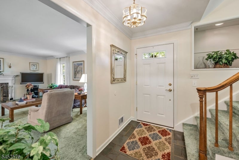 8 KNOLLWOOD DRIVE