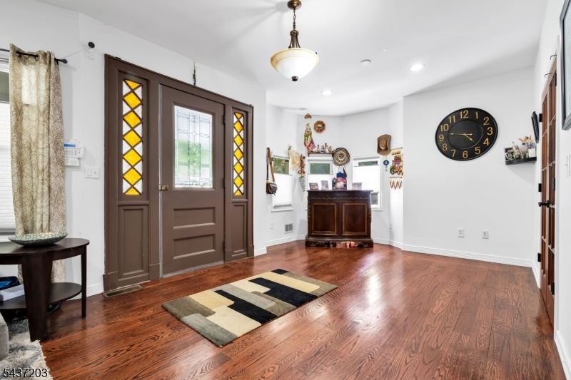 153 Mt Vernon St