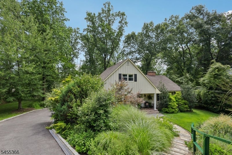 34 Forest Dr