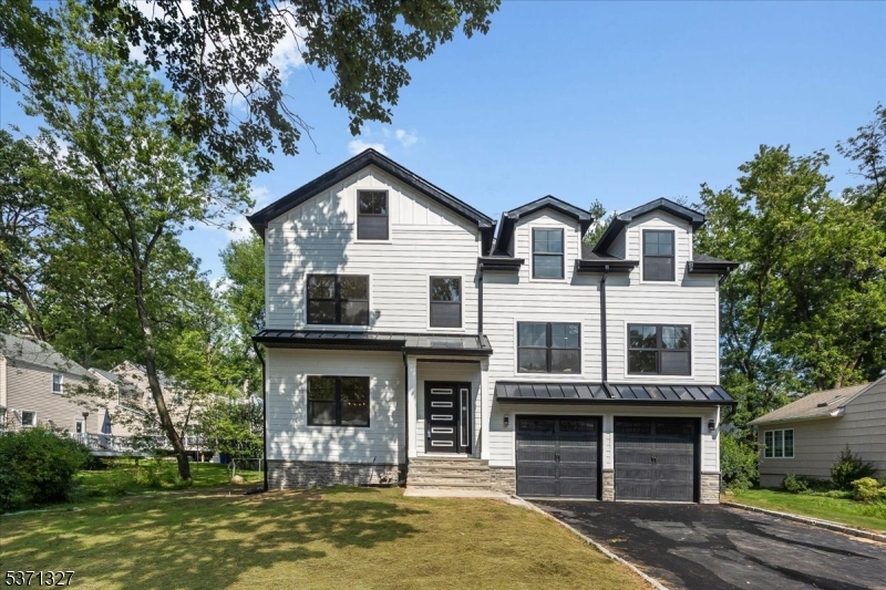 111 N Summit Ave