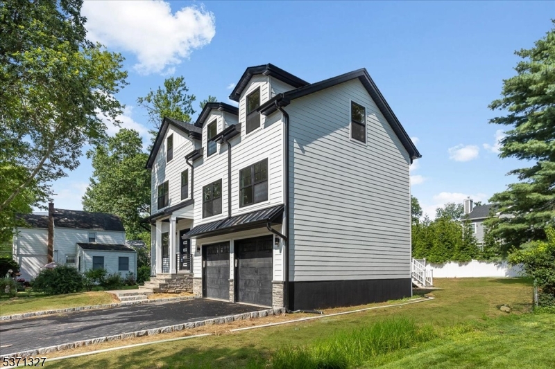 111 N Summit Ave