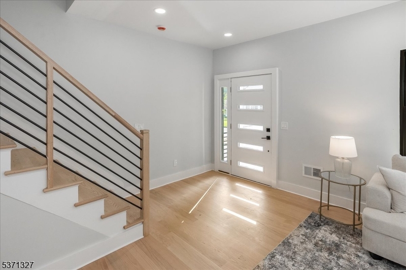 111 N Summit Ave