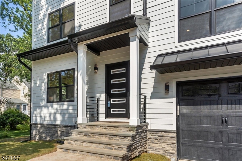 111 N Summit Ave