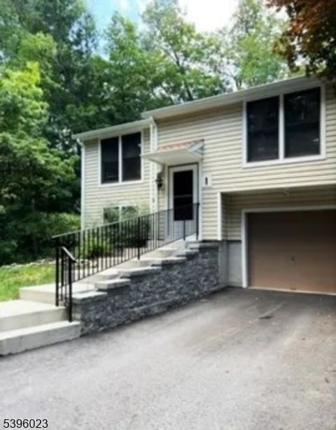 1 Pippin Ln Hardyston Twp. NJ 07419
