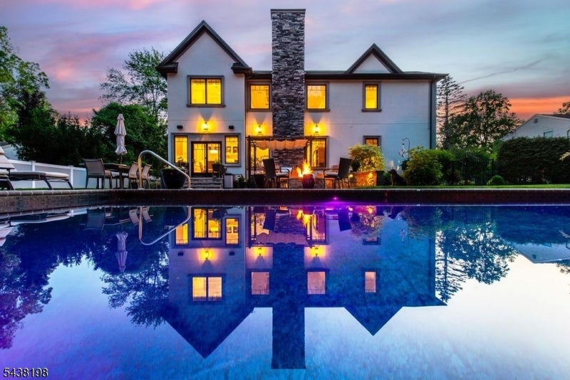 16 Schneider Ln
