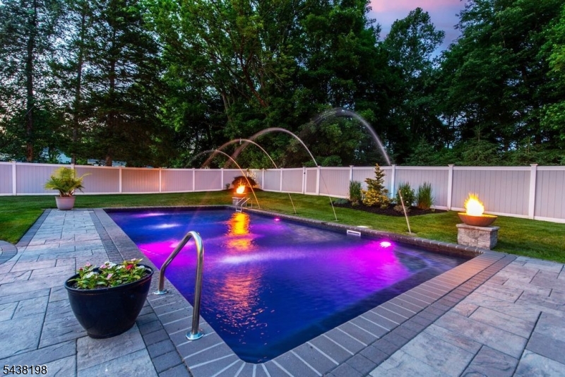 16 Schneider Ln