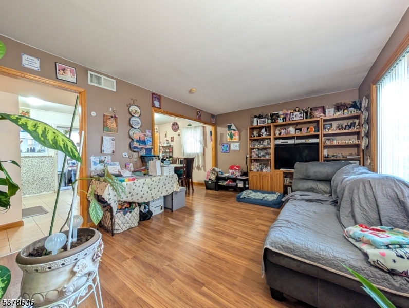 307 Jauncey Ave