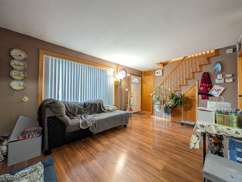307 Jauncey Ave