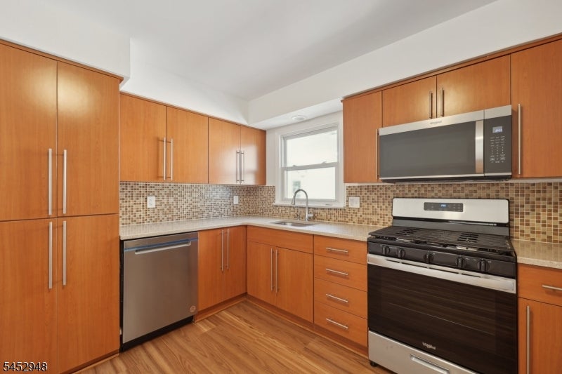 33 N Willow St 1