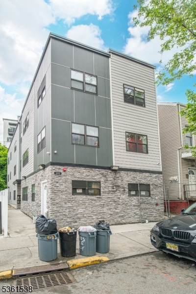 191 W Broadway