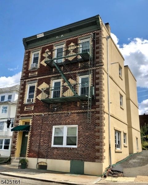 280 Macarthur Ave Garfield City NJ 07026