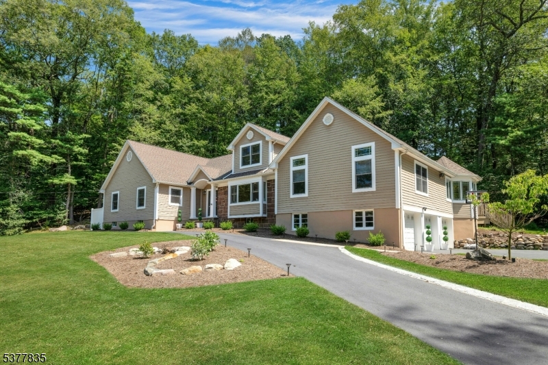 438 Pepperidge Tree Ln