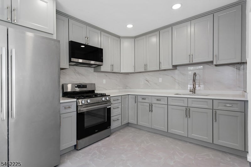 9 Kiel Ave 2