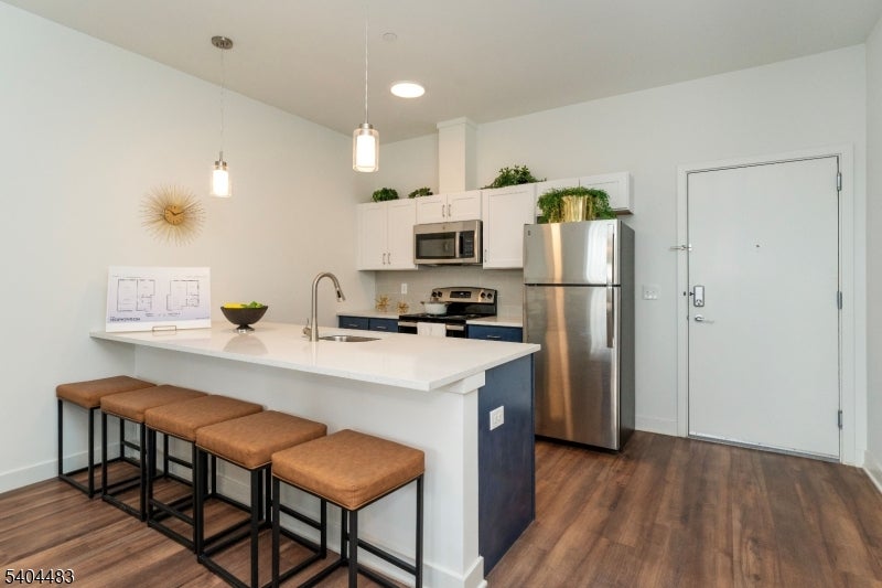 18 W Main St 310