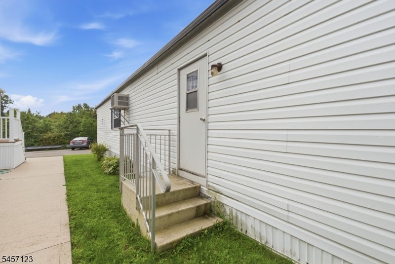 195 W Main St, Unit J J