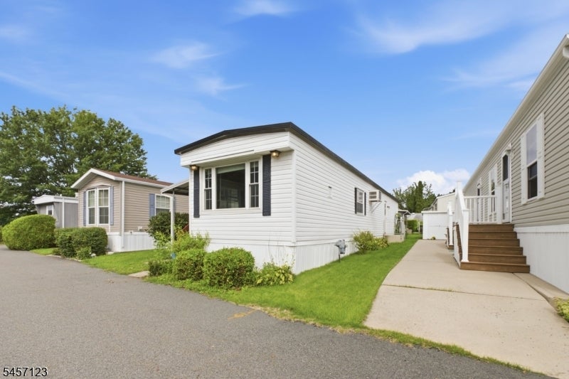 195 W Main St, Unit J J