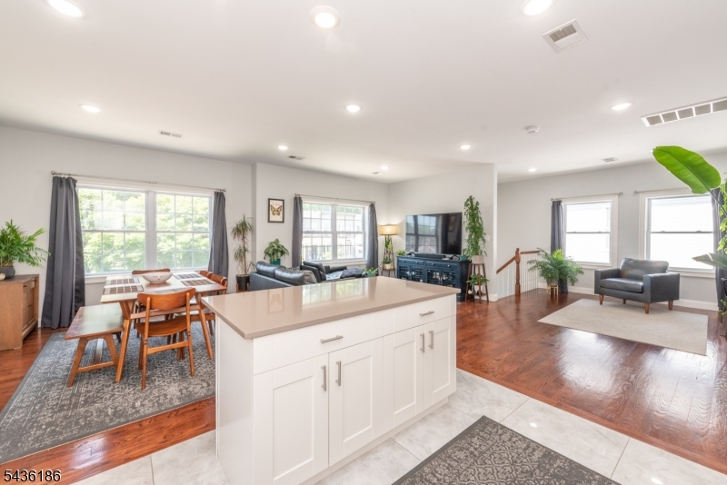 102 E Emerson Ave