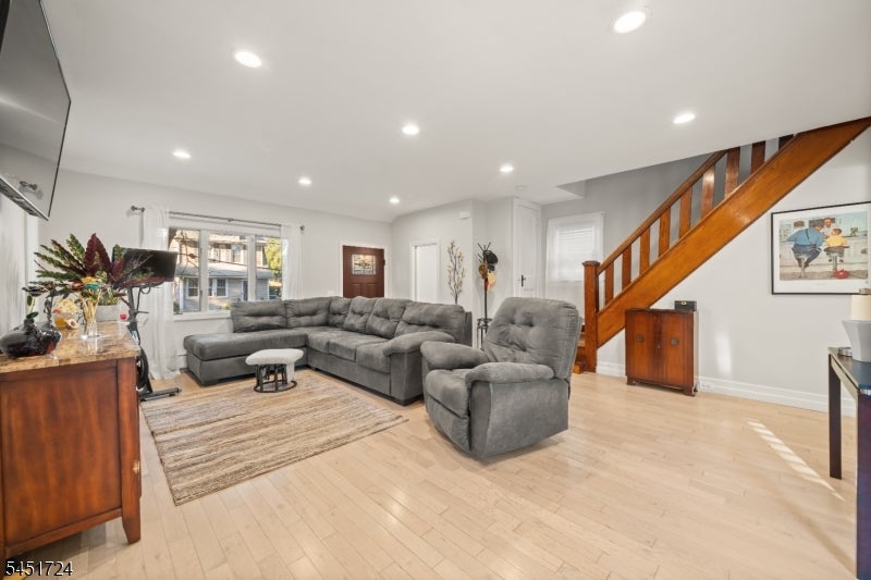 171 Oak Ridge Ave