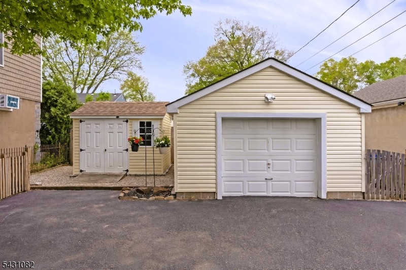 77 Livingston Ave