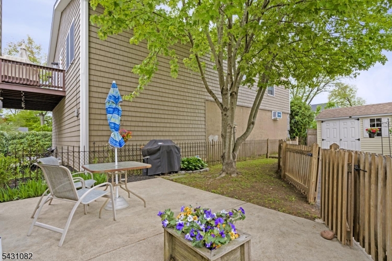 77 Livingston Ave