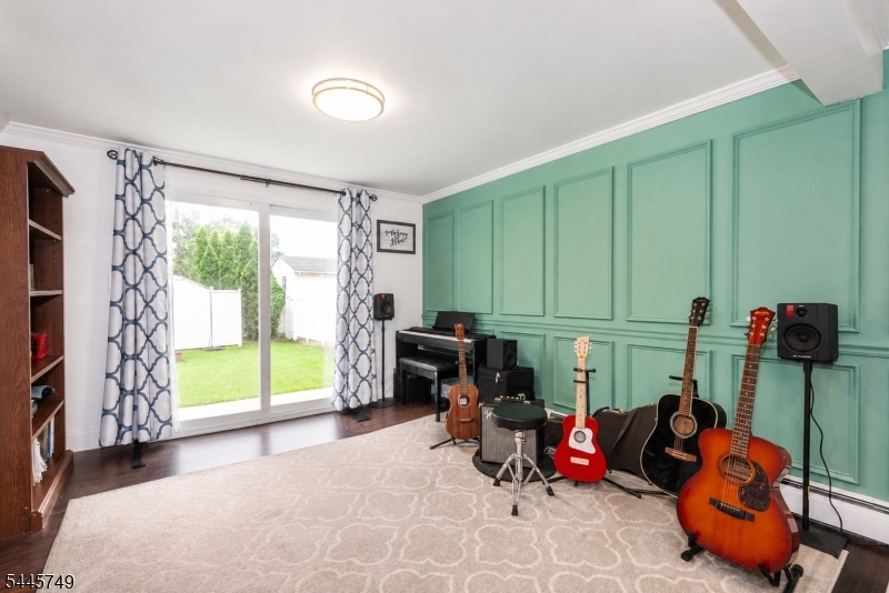 33 Van Buren Ave
