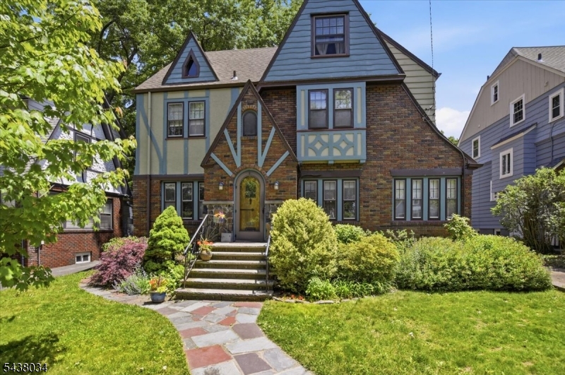 18 Burroughs Way