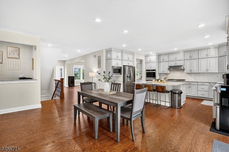 22 Hilltop Dr