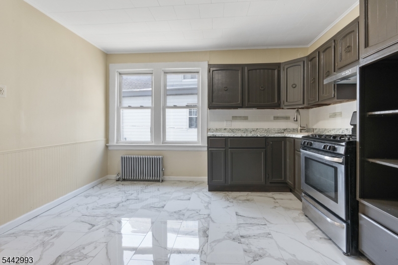 196 Broughton Ave
