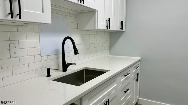 1 Claridge Dr Apt 1000 1000