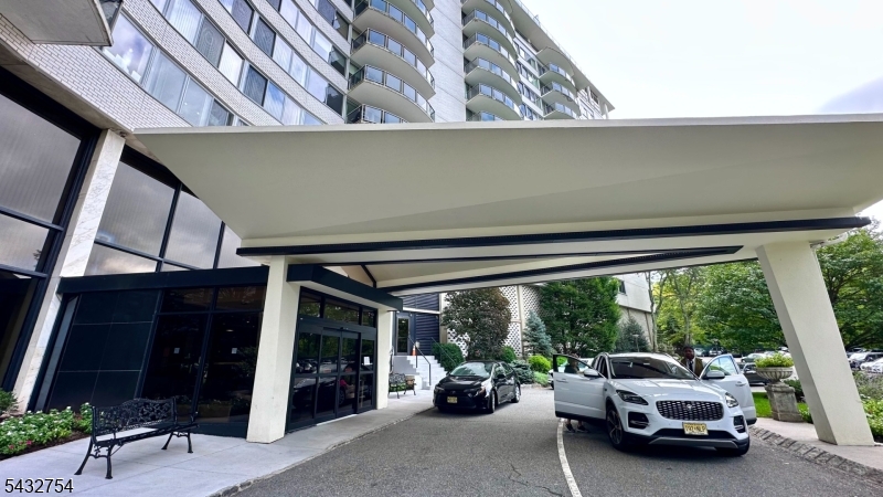 1 Claridge Dr Apt 1000 1000