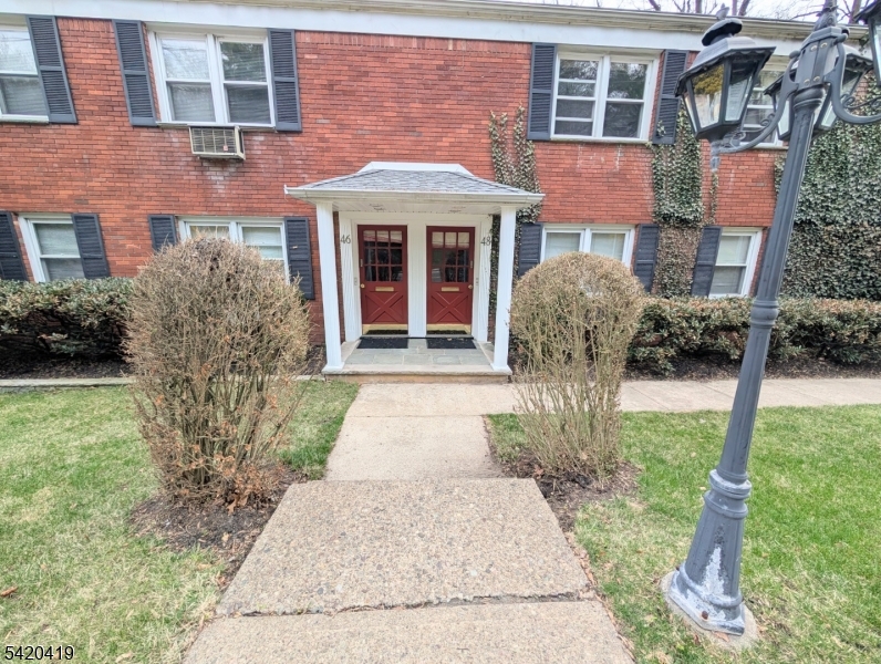 48 Mount Kemble Ave B