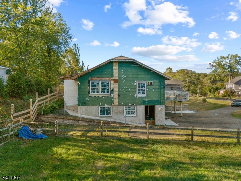 7 River Rd