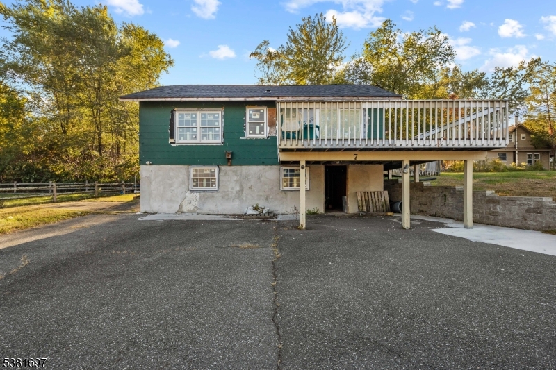 7 River Rd