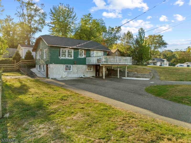 7 River Rd