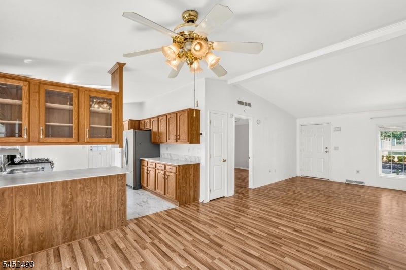 3 Lantern Ln