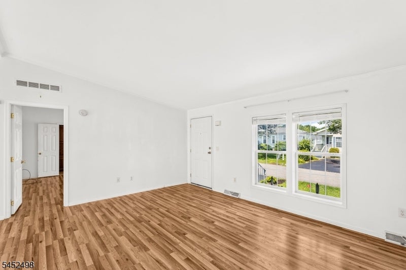 3 Lantern Ln
