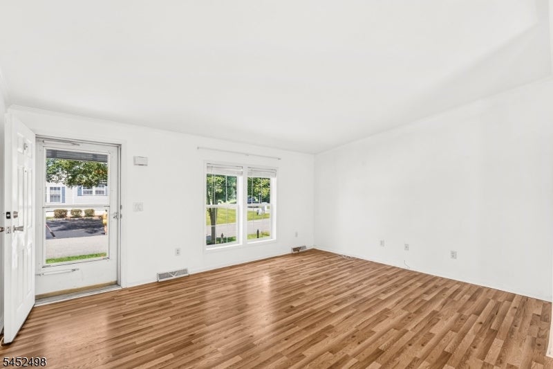 3 Lantern Ln