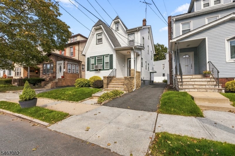 145 Ivy St