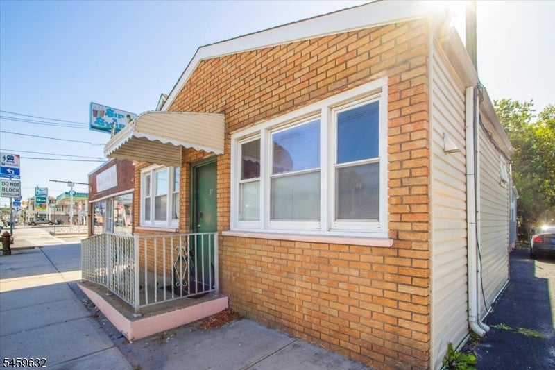 37 Newark Pompton Tpke